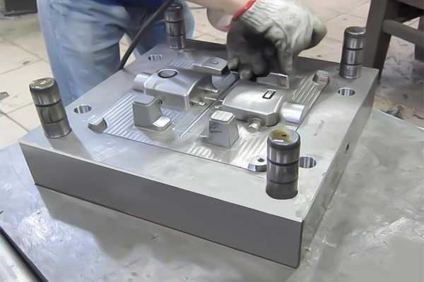 trabajo de preparación antes de la prueba del molde Szmolding.com 